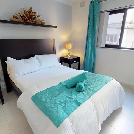 Spinola Bay, St Julians - Prime Seafront Location 아파트 *